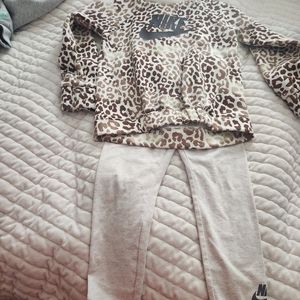 Girls size 5 Nike outfit
